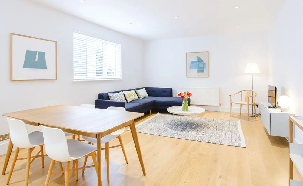 Fulham Road, Fulham: Bedroom in a two-bedroom apartment, photo 1