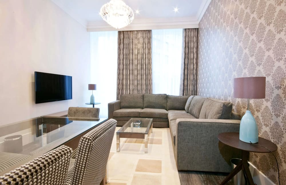 Ashburn Court, Kensington, Kensington: Bedroom in a two-bedroom apartment, photo 1