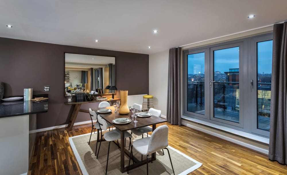 Waterloo Apartments, Waterloo: Dining table with floor-to-ceiling windows