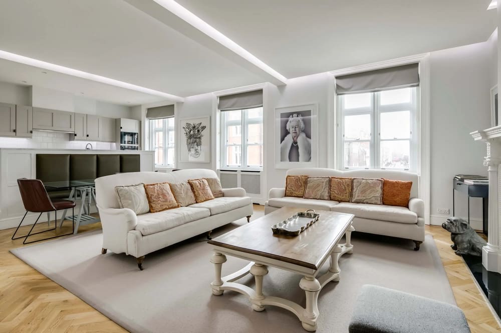 Prime Mayfair 3 bedroom Apartment, Mayfair: Living room with white sofas and coffee table