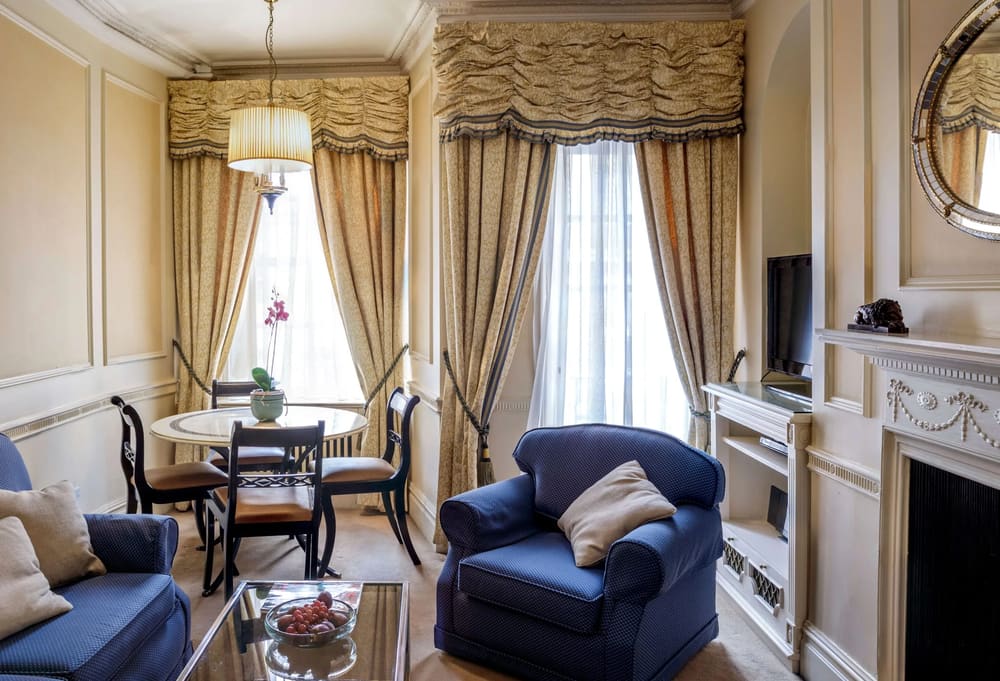 The Curzon Street Apartments, Mayfair: Bedroom in a one-bedroom apartment, photo 1