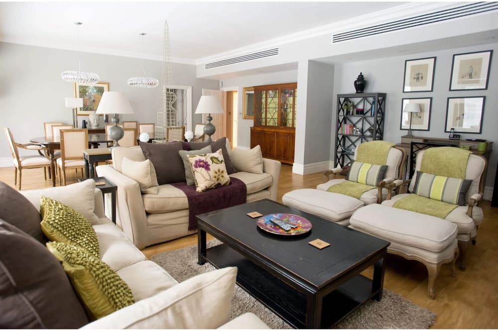 Hertford Street Residences, Mayfair: Living room with patterned sofas and dining area