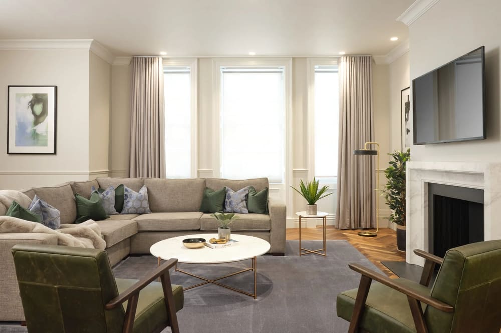 Gilbert Street, W1K, Mayfair: Living room, photo 1
