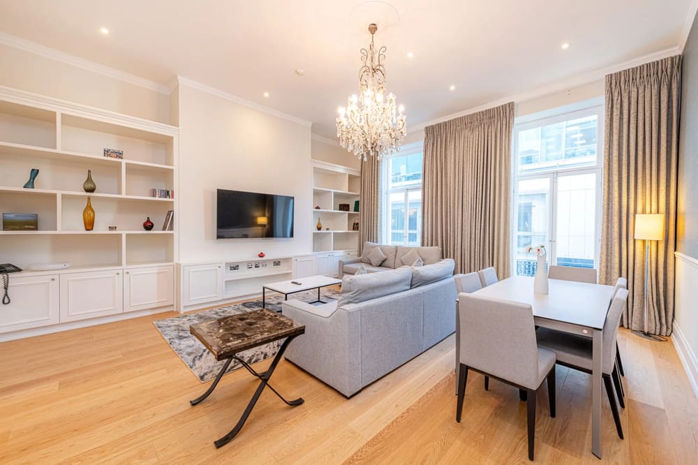 Hertford Street, Mayfair: Living room with chandelier and built-in shelving