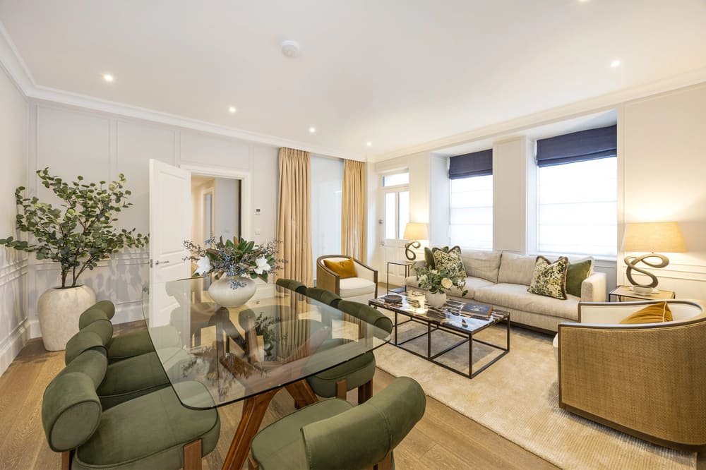 The Knightsbridge Apartments, Knightsbridge: Living room with glass dining table and green chairs