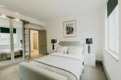 Chelsea Manor Street Two Bedroom Apartment, Chelsea: Bedroom with double bed and glass wardrobe