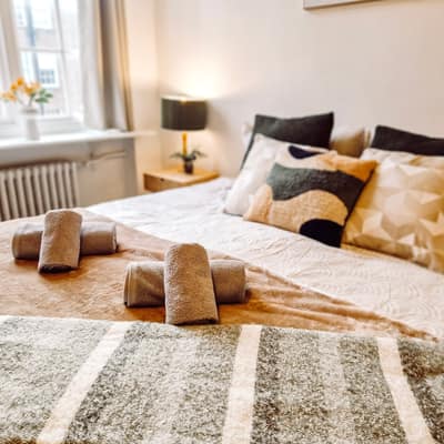 Habitatia Queensway Apartment, Bayswater: Bedroom with bed beside tall curtained windows
