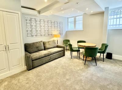 The Leonard Apartments, Marylebone: Sitting room with sofa and round dining table