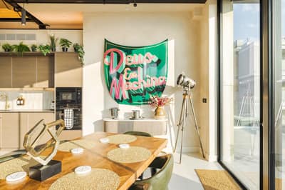 Noxley Fulham Three Bedroom Penthouse, Fulham: Kitchen island beside long dining table