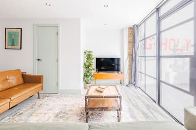 Noxley Newington Green Garden Apartment, East London: Living room with corner sofa beside kitchen