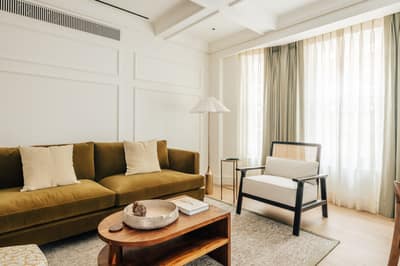 Apartment Five, Claridge House, Mayfair: Living room with seating and dining table