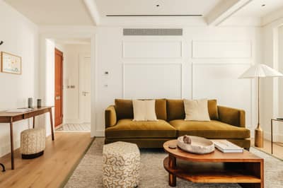 Apartment Five, Claridge House, Mayfair: Living room with seating and dining table