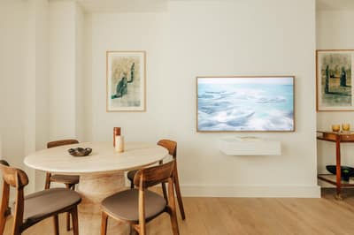 Apartment Five, Claridge House, Mayfair: Living room with seating and dining table