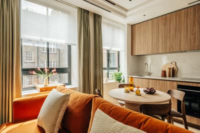 Apartment Four, Claridge House, Mayfair: Living room with seating and dining table