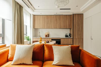 Apartment Four, Claridge House, Mayfair: Living room with seating and dining table