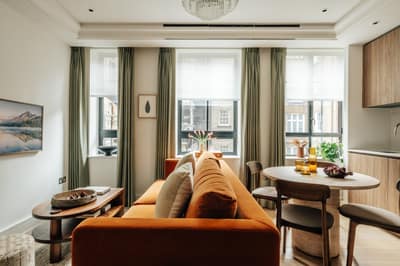 Apartment Four, Claridge House, Mayfair: Living room with seating and dining table