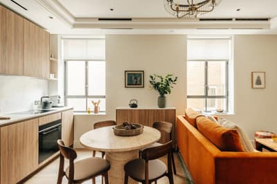 Apartment Three, Claridge House, Mayfair: Living room with seating and dining table