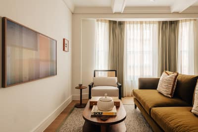 Apartment Two, Claridge House, Mayfair: Living room with seating and dining table