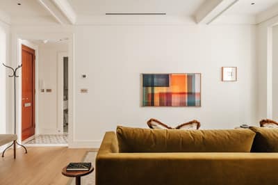 Apartment Two, Claridge House, Mayfair: Living room with seating and dining table