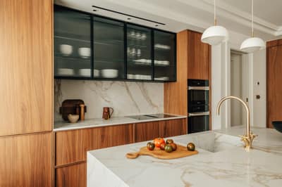 Elizabeth, Claridge House, Mayfair: Fitted kitchen with cabinets and cooking appliances