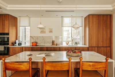 Jeeves, Claridge House, Mayfair: Fitted kitchen with cabinets and cooking appliances