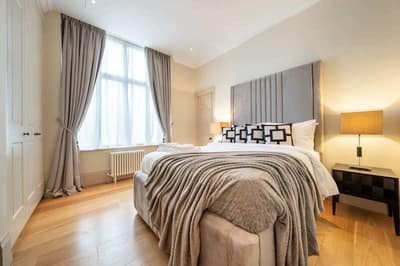 MCR London Mayfair Collection, Mayfair: Mayfair Apartment near Hyde Park — MCR London: Bedroom with double bed and bedside lighting, photo 4