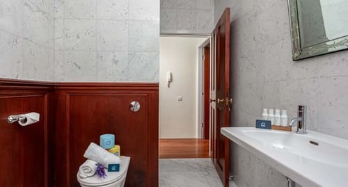 Notting Hill 3 bedroom near Ladbroke Grove, Notting Hill: Bathroom with marble walls and timber door