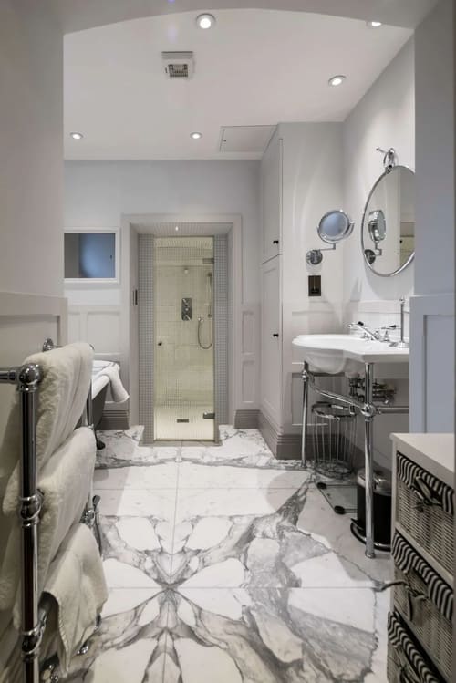 Prime Mayfair 1 bedroom no.4, W1K, Mayfair: Bathroom with walk-in shower and washstand
