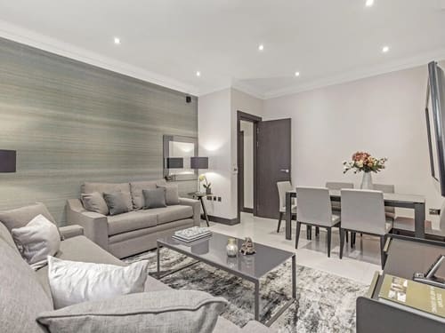 130 Queensgate, Kensington: Living room, photo 4