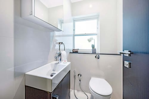 130 Queensgate, Kensington: Bedroom in a two-bedroom apartment, photo 6