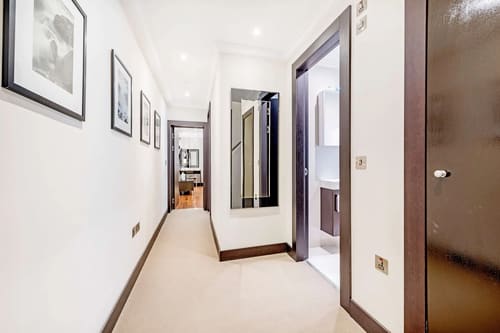 130 Queensgate, Kensington: Bedroom in a two-bedroom apartment, photo 9