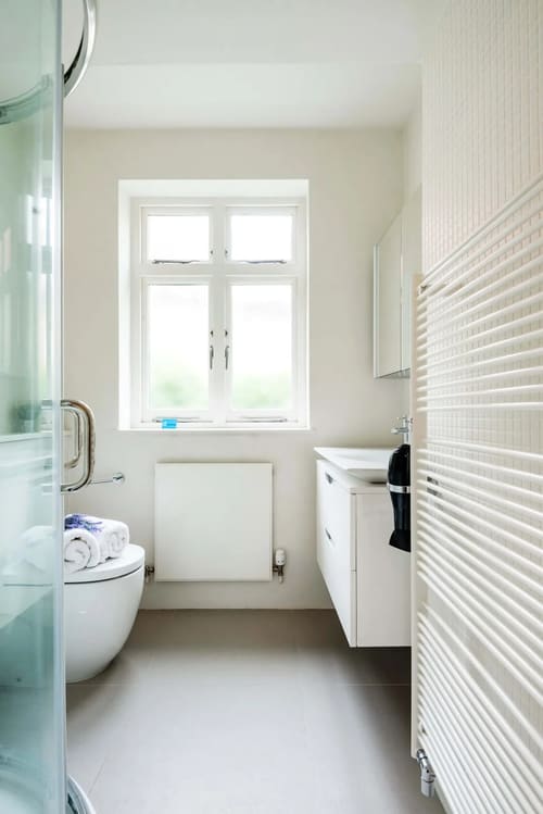 Secluded 2 bedroom Belgravia House, Chelsea: Bathroom with window and radiator
