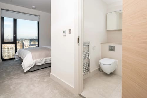 Sutherland Street 2 Bedroom Apartment, Pimlico: Bedroom, photo 5