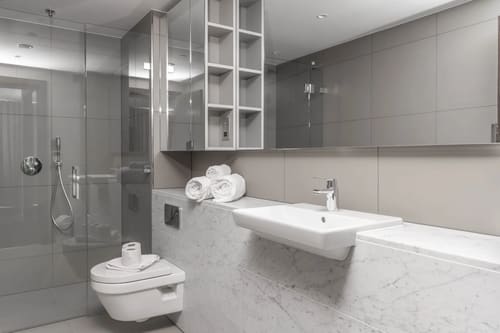 Tower Hill Apartments, East London: Bathroom, photo 5