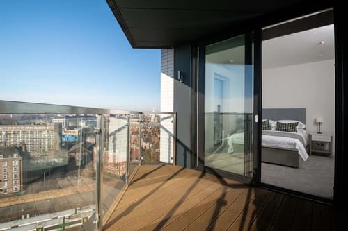 Sutherland Street 2 Bedroom Apartment, Pimlico: Bedroom, photo 2