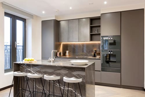 The Golden Square Apartments, West End: Kitchen with marble island and bar stools