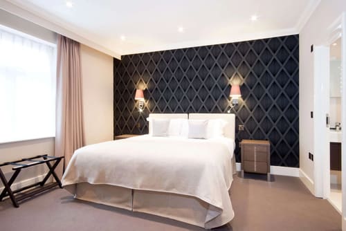 Ashburn Court, Kensington, Kensington: Bedroom in a two-bedroom apartment, photo 5