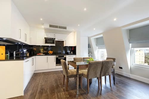 Ashburn Court, Kensington, Kensington: Kitchen, photo 4