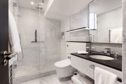The Basil Street Apartments, Knightsbridge: Bathroom with glass shower and vanity unit