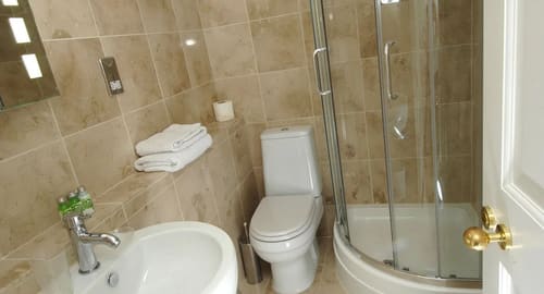 Prince of Wales Apartments, Kensington: Bathroom, photo 8
