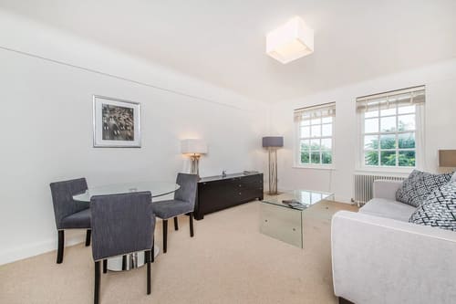 Chelsea Mansion Block, Chelsea: Living and dining area with sash windows