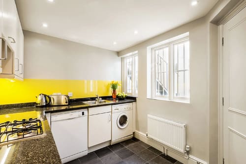 Draycott Place Apartments, Chelsea: Kitchen in a one-bedroom apartment, photo 2