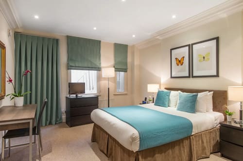 Draycott Place Apartments, Chelsea: Master bedroom in a one-bedroom apartment, photo 6