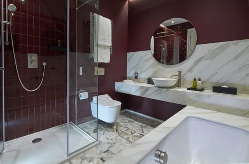 Lexham Gardens, Kensington: Master bedroom in a two-bedroom apartment, photo 2