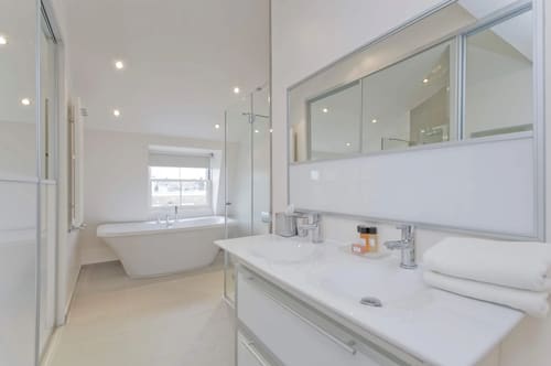 Nevern Place Apartments, Earl's Court: Bathroom, photo 4