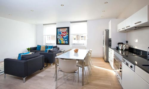 Nevern Place Apartments, Earl's Court: Open-plan living and dining room with kitchen
