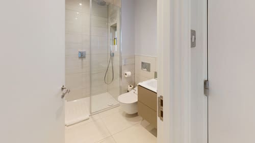 Cheval Harrington Court, Kensington: Bedroom, photo 2
