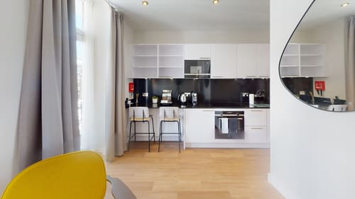 Cheval Harrington Court, Kensington: Bedroom, photo 4