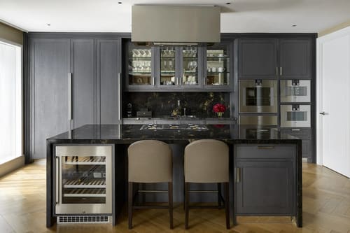 Ten Trinity, City of London: Kitchen with breakfast bar and wine fridge