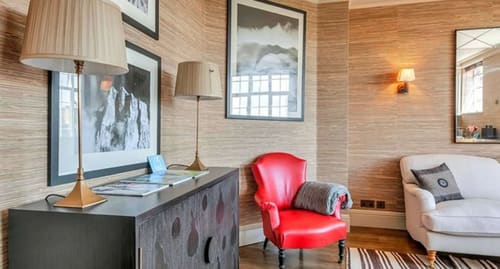Chelsea 1 bedroom near Kings Road, Chelsea: Desk with red leather armchair and grasscloth walls